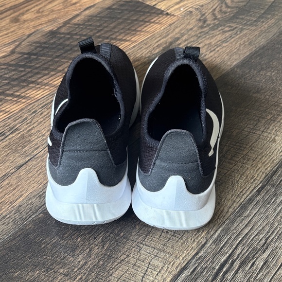 Nike Viale  Black and White Slip-On Sneakers Womens Size 11 - Picture 6 of 9